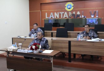Danlantamal VI Makassar Ikuti Paparan Kegiatan Kunker Kasal ke Sorong dan Makassar Melalui Vidcon 