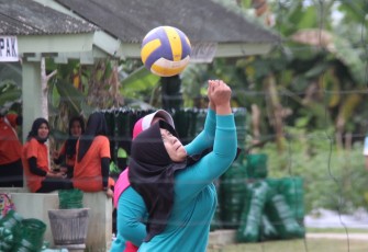 Persit KCK Trenggalek Gelar Lomba Bola Voli 