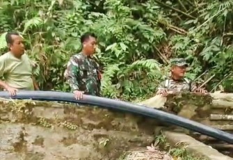 Dansatgas cek ke lokasi kerusakan pompa hidram akibat banjir.