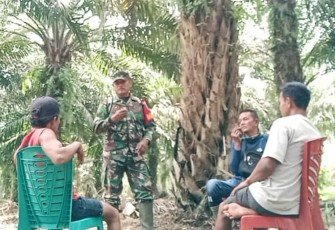 Koramil 0204-21/Tiga Juhar Lakukan Kegiatan Komsos di Lokasi TMMD.