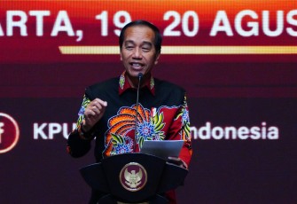  Presiden RI Joko Widodo pada Rapat Konsolidasi Nasional Kesiapan Pemilihan Kepala Daerah Serentak Tahun 2024 yang diselenggarakan oleh Komisi Pemilihan Umum (KPU) RI, bertempat di Jakarta Convention Center, Senayan, Jakarta Pusat, Selasa (20/8/2024). 