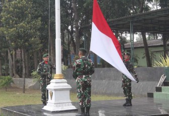 Upacara bendera prajurit Menarmed 2 Kostrad 