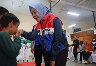 KPI memberikan santunan anak yatim piatu di panti asuhan Muslimin 