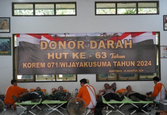 Donor darah menyemarakkan HUT Ke-63 Korem 071 Wijayakusuma 