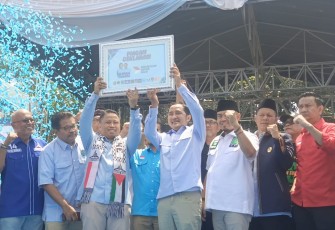 Supian Suri - Candra resmi mendaftar ke KPU Kota Depok, Kamis (29/8)