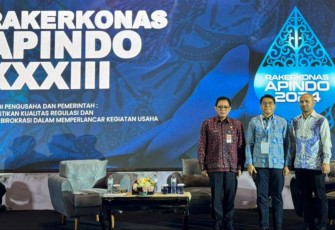 Dirjen Bangda Kemendagri Restuardy Daud saat rakornas APINDO di Surabaya 