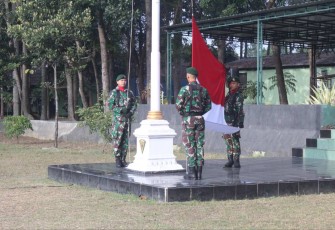 Upacara bendera prajurit Menarmed 2 Kostrad 