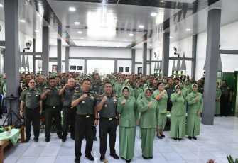 Danrem 081/DSJ Kolonel Inf Rama Pratama bersama Prajurit Kodim 0802/Ponorogo 