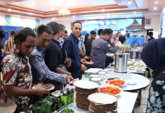 Makan malam bersama awak media di lanud Adi Soemarmo 