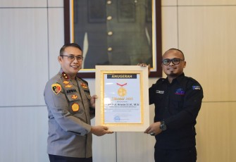 Kapolda Bengkulu Terima Anugerah Sahabat Pers dari SMSI
