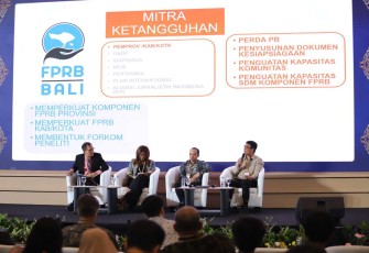 Perwakilan Forum Pengurangan Risiko Bencana (FPRB) I Putu Sita Wijaya (memegang mic) saat menjadi narasumber pada kegiatan Global Forum for Suistainable Resilience (GFSR) di JIEXPO Kemayoran, Jakarta Kamis (12/9).