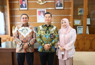 Dirjen Dukcapil Teguh Setyabudi bersama jajaran Pemkab Sumedang 