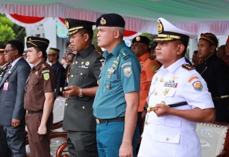 Dansatud Koarmada III Letkol Laut (P) Sugeng Lamiyo (Seragam Biru)
