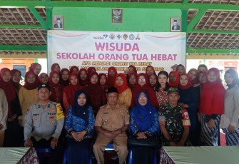 Wisuda orang tua hebat di wilayah desa binaan 