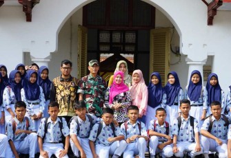 Foto bersama cagar budaya Bosbow
