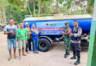 Pendistribusian air bersih warga desa binaan 