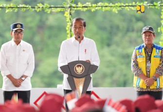 Presiden Joko Widodo saat meresmikan bendungan Lau Simeme di Kabupaten Deliserdang, Provinsi Sumatera Utara, Rabu (16/10)