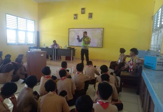 Cegah Kenakalan Remaja Polsek Belitang III Gelar Sosialisasi di SMAN I Belitang 