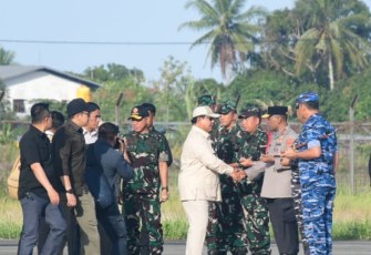 Panglima TNI saat Dampingi Presiden RI Tinjau Program Swasembada Pangan Nasional di Merauke