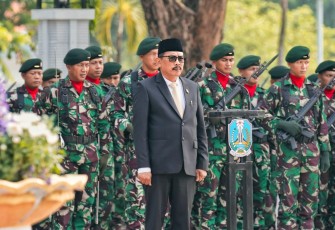 Ketua DPRD Jatim Pimpin Upacara 10 November di TMP Mayjend Sungkono