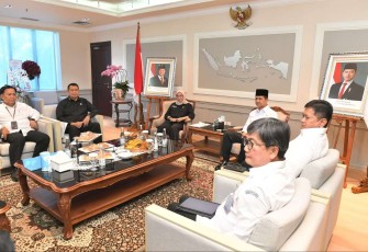 Mentrans M Iftitah Sulaiman Suryanagara saat bertemu MenPANRB Rini Widyantini di Jakarta 