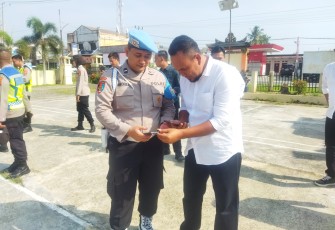 Handphone Seluruh Anggota Polsek Belitang III di Periksa 