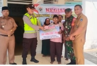 Polsek Belitang II Monitoring Penyaluran BLT DD Tahap IV di Desa Tanjung Kemuning 