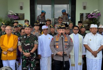 Kapolri Jenderal Listyo Sigit Prabowo saat memberikan keterangan pers di Bali, Selasa (19/11)