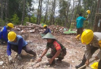 Kerja bakti di wilayah desa binaan 