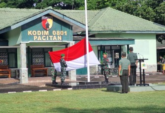 Upacara bendera prajurit Kodim 0801/Pacitan 