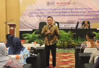 Ka BPN Kota Palangka Raya Indra Gunawan saat menjadi narasumber Sosialisasi Program Strategis Kementerian ATR/BPN di Aquarius Boutique Hotel, Selasa (3/12)