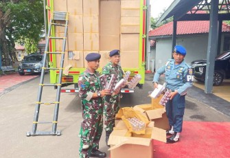 Prajurit Lanal Banten saat menggagalkan penyelundupan rokok ilegal