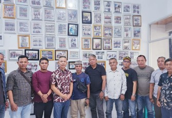 Jumat Barokah Ketua Pewarta Polrestabes Medan Berikan Sembako kepada Pengurus dan Anggota.