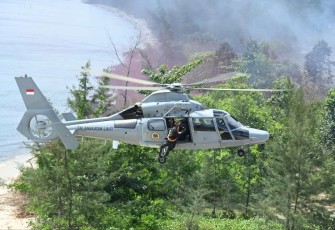Pendaratan pasukan khusus TNI AL di Dabo Singkep, Kepulauan Riau, Sabtu (14/12)
