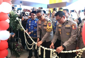 Kapolda Jatim Irjen Pol Imam Sugianto meresmikan RS Bhayangkara di Pamekasan, Kamis (19/12)