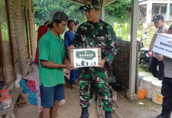 Berikan bantuan warga yang rumahnya terbakar 