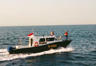 Pengamanan Nataru jalur laut personel Ditpolarud Polda Jatim, Selasa (24/12)