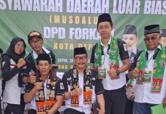 Edi Dadang Chandra Ketua FORKABI Kota Depok foto bersama usai pelantikan, Sabtu (28/12)