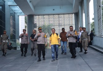 Kapolrestabes Medan Pantau Langsung Demo di Depan Gedung DPRD Sumut.