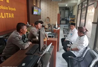 Sekretaris DPC PKB Kabupaten Blitar Lapor Pemberitahuan ke SPKT Polres Blitar Terkait Legalitas Kepengurusan Partai (Foto : Faisal NR / Klikwarta.com)