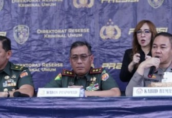 Kabid Humas Polda Metro Jaya saat memberikan keterangan pers 