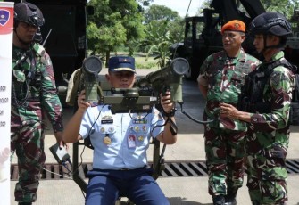Dankosek IKN Marsma TNI Abdul Haris saat mencoba alutsista Detasemen 471 Wing I Kopasgat, Rabu (24/1)
