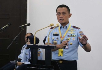 Dankosek IKN Marsma TNI Abdul Haris saat memberikan pemaparan dalam Teknologi Avionik Pesawat Tempur Renstra Pembangunan TNI AU Tahun 2020-2024 di Jakarta, Rabu (31/1)