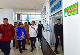 Presiden Joko Widodo melakukan kunjungan ke Rumah Sakit Umum Daerah (RSUD) H. Hanafie Muara Bungo, Kabupaten Bungo, Provinsi Jambi, pada Kamis, 4 April 2024