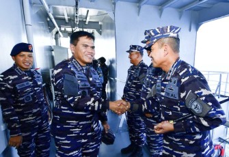 Kasal Laksamana TNI Muhammad Ali disambut Pangkolinlamil Laksda TNI Hudiarto Krisno Utomo 