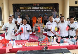 Kabid Humas Polda Banten Kombes Didik Hariyanto saat konferensi pers, Senin (3/6)