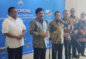 Menko Polhukam Hadi Tjahjanto saat memberikan keterangan pers di Jakarta 