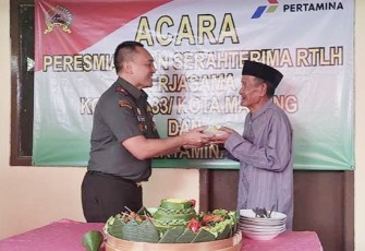 Dandim 0833/Kota Malang Letkol Arm Aris Gunawan syukuran serah terima RTLH