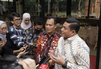 Plh Kapuspen Kemendagri Aang Witarsa Rofik saat memberikan keterangan pers di Jakarta, Selasa (3/9)