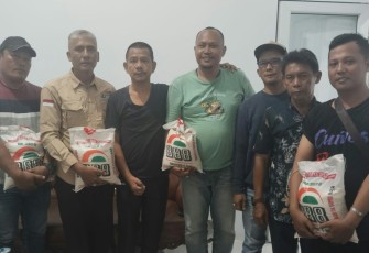 Chairum Lubis SH Serahkan Bantuan Sembako kepada Pengurus dan Anggota Pewarta Polrestabes Medan